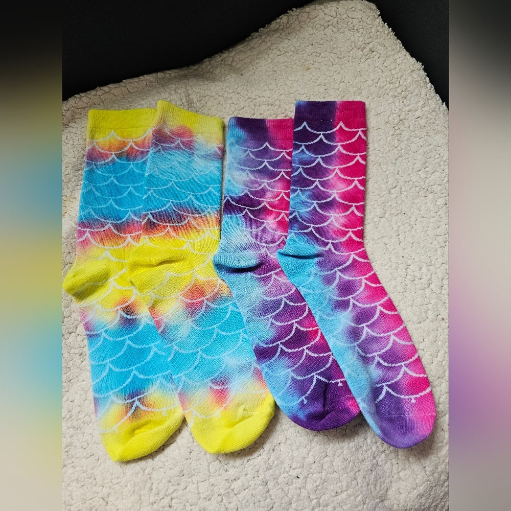 Two Pair Of Colorful Tie-Dye Socks With Mermaid Scales. New